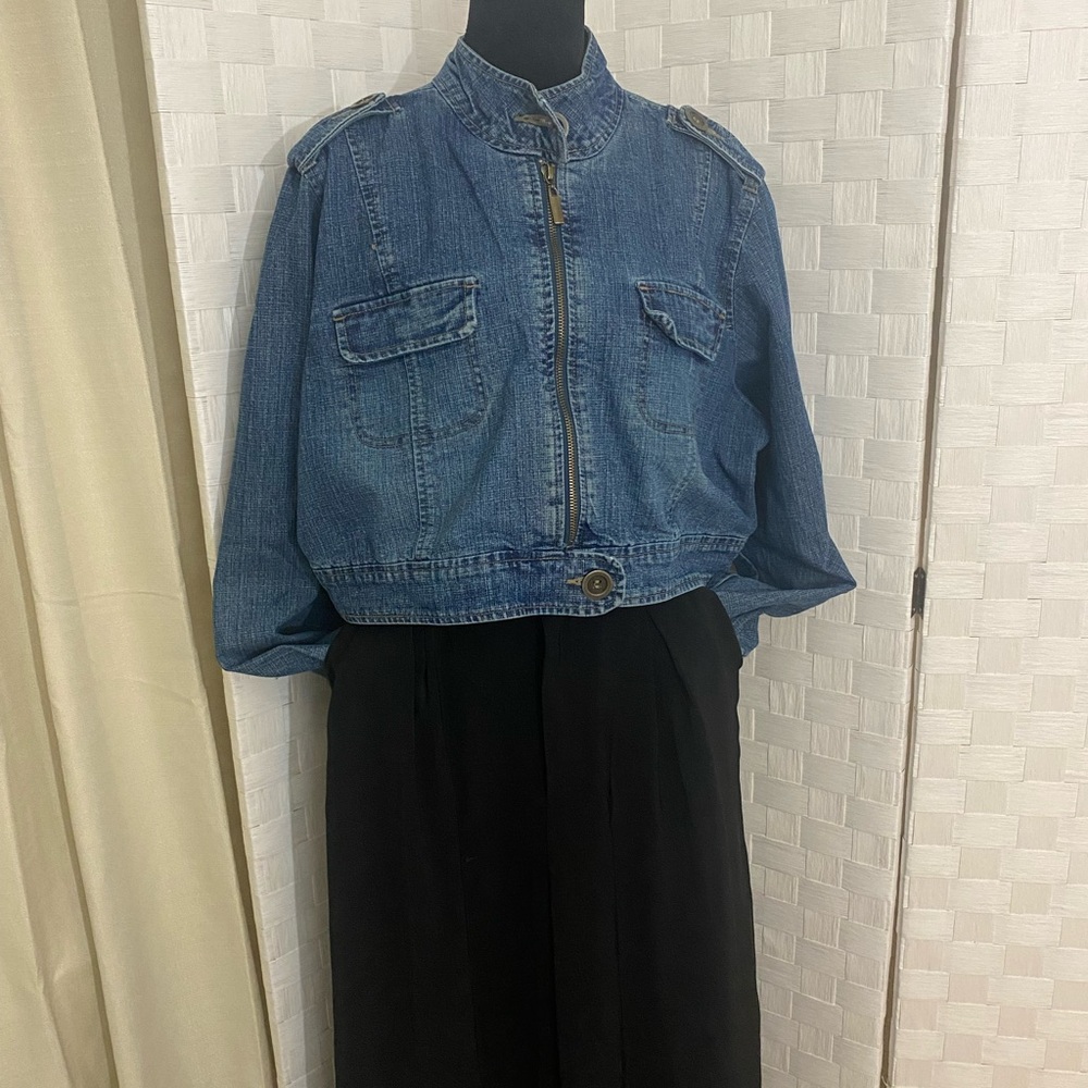 Miss Lili Cropped Denim Jacket with Button Detail - Picture 7 of 11